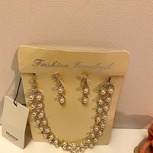 Metme  women’s Crystal Rhinestones Earrings sets